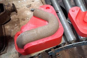 Application of release powder to prepare the mould surface Application of release powder to prepare the mould surface